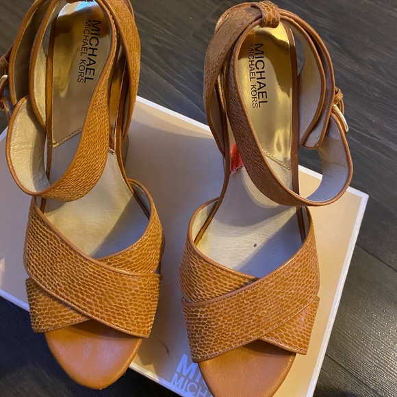 Micheal Kors heels - Picture 4 of 6